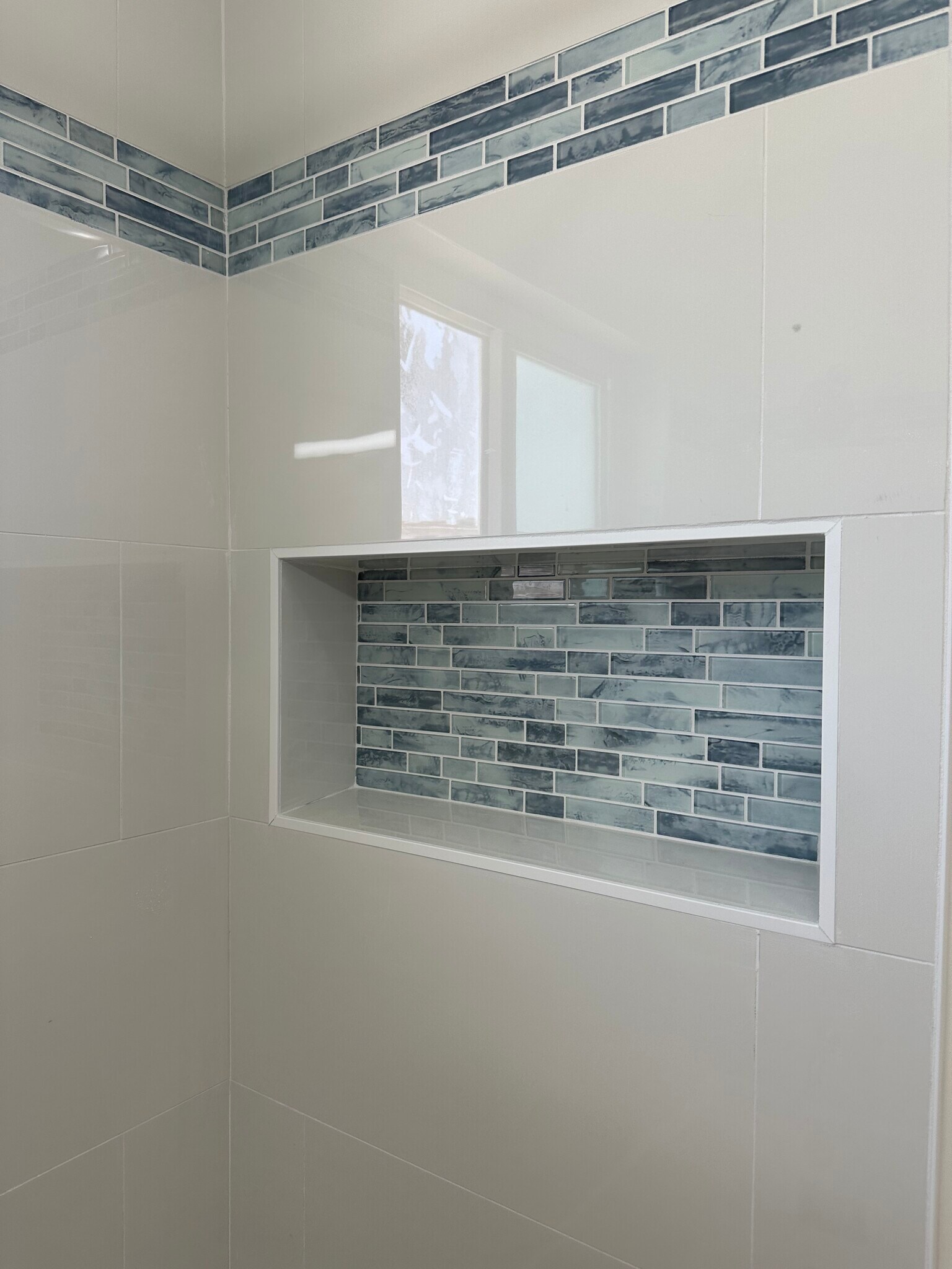 Shower niche - 21104 Donora Ave