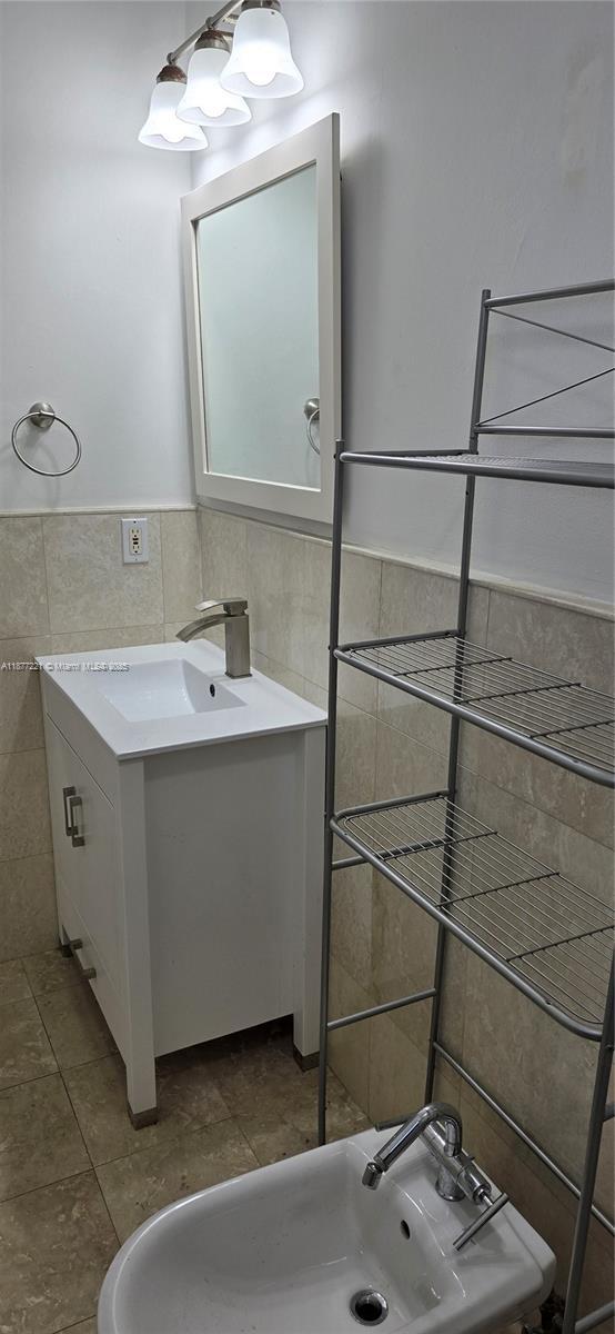 Building Photo - 3915 Ponce De Leon Blvd