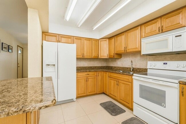 Building Photo - 2533 Dolphin Dr