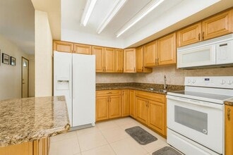 Building Photo - 2533 Dolphin Dr