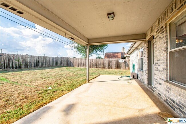 Building Photo - 3407 Solomon Dr