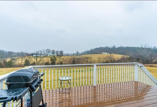 Building Photo - HELLO Georgeous 3 bdrm, 2 bath Single Fami...