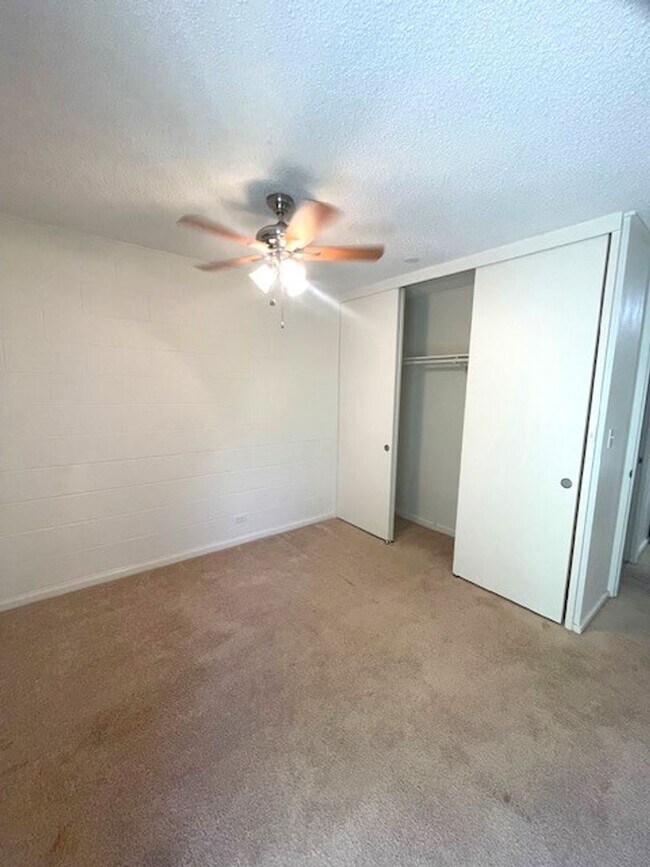 Building Photo - 4 bed/ 2 bath Townhome in Makakilo, Utilit...