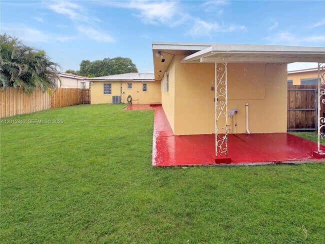Building Photo - 111 SW 67th Ct