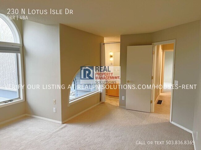 Building Photo - 230 N Lotus Isle Dr