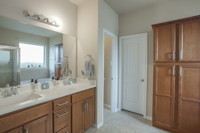 Building Photo - 111 Pheasant Run Dr