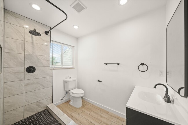 Building Photo - 4428 Stanford Ct