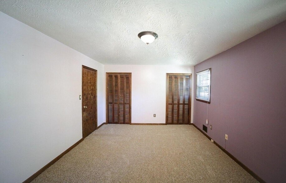 Main bedroom - 1471 Crooked Creek Rd