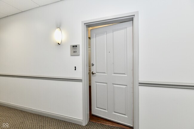 Building Photo - 8555 One W Dr