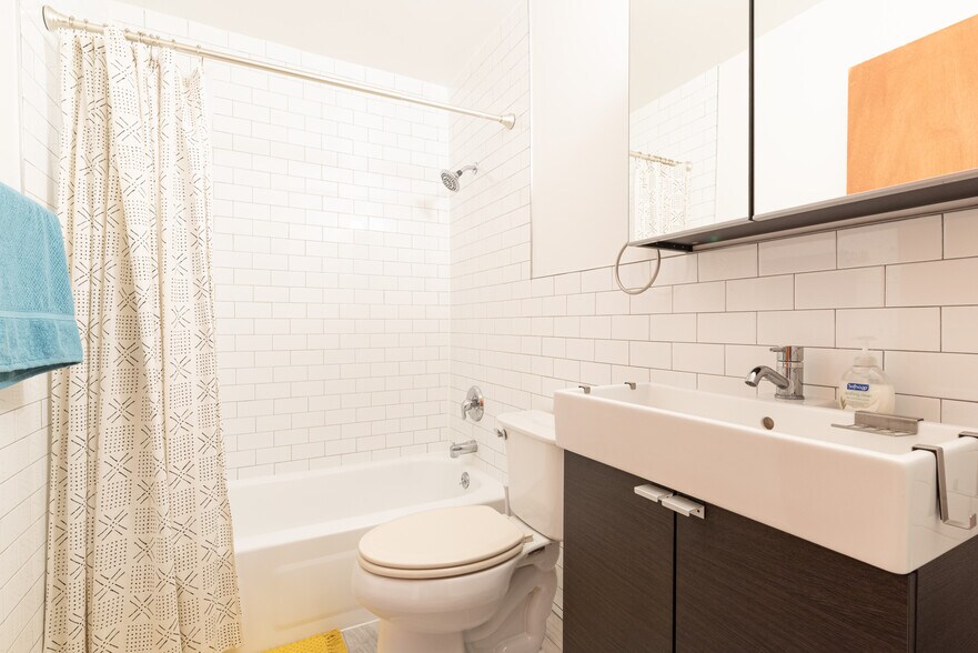 Building Photo - 74 69th St