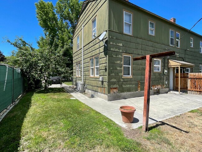Building Photo - Completely Remodeled Three Bedroom One Bat...