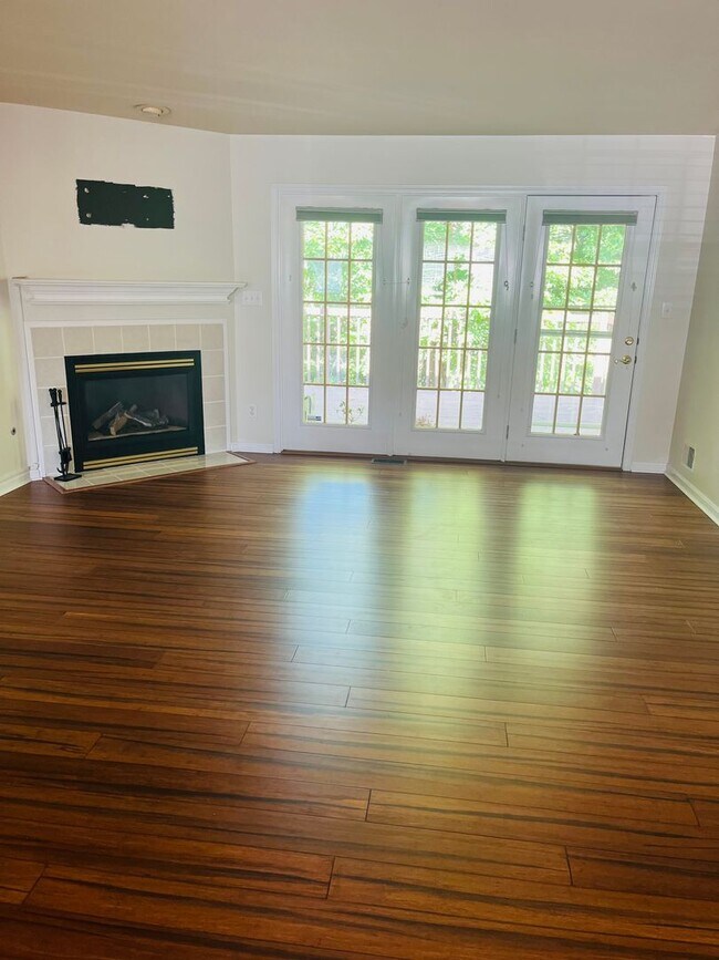 Building Photo - Spacious 3-Bedroom Home in Sought-After Be...