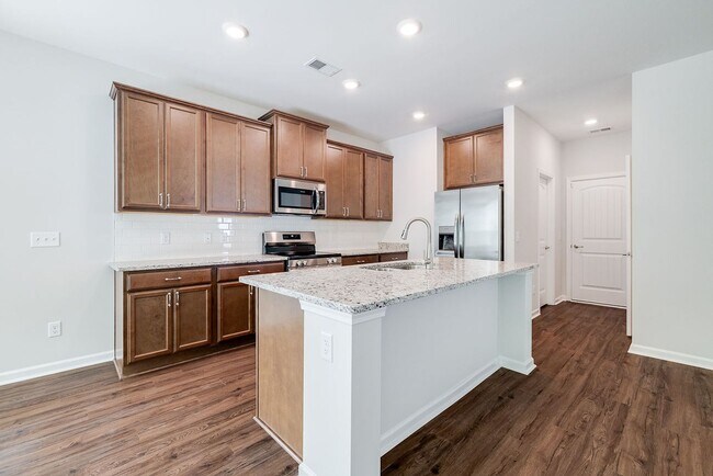 Building Photo - 4 bed, 2.5 bathroom spacious home in Pooler!