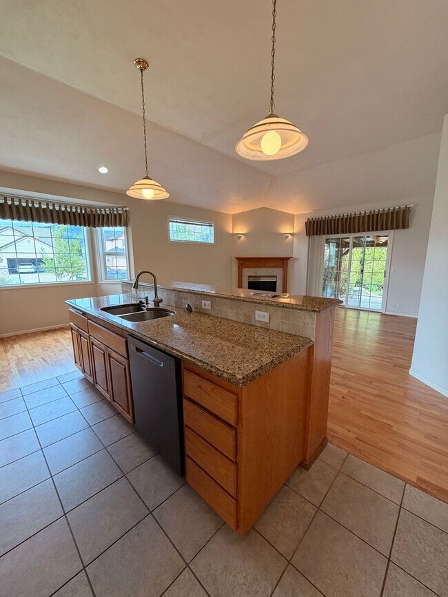 Building Photo - 3- Bedroom home in Hayden Bridge