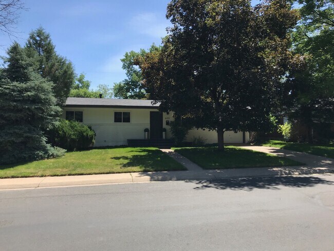 Building Photo - 4 Bed 2 Bath Home in South Boulder!