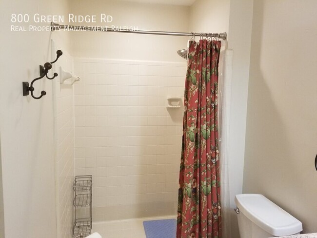 Building Photo - 800 Green Ridge Dr