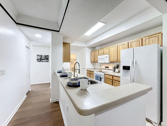 Building Photo - 3 Bedroom with Water View - Villanova at Hunters Creek