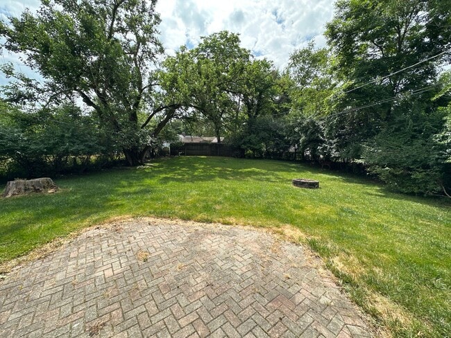 Building Photo - Worthington Colonial Hills with Attached Single Car Garage