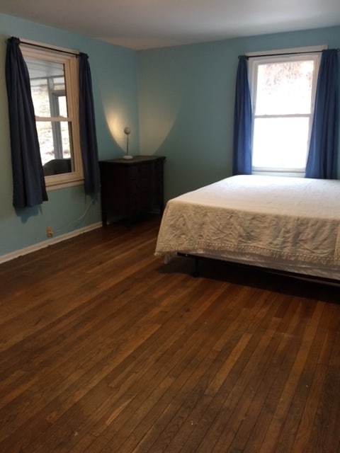 Bedroom 1 - 922 Cayton St