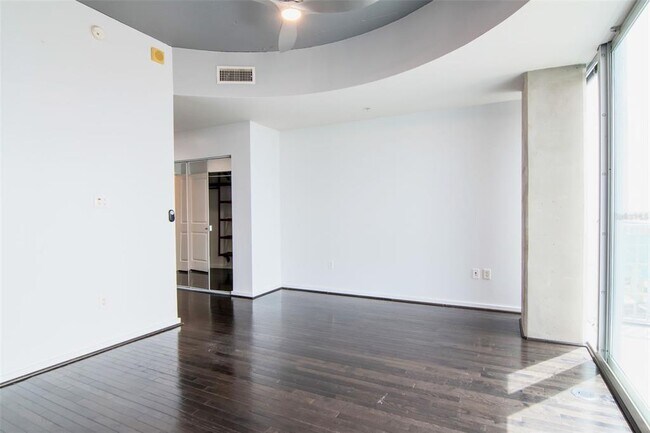 Building Photo - 777 N Ashley Dr