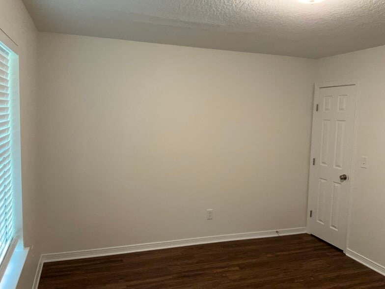 Building Photo - 3256 Silverado Cir