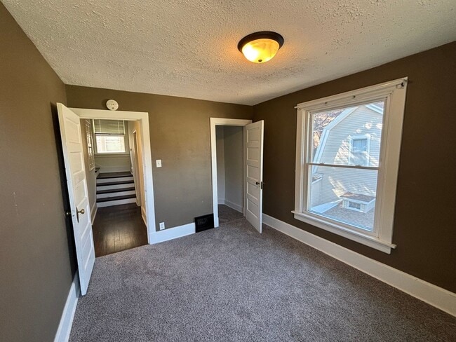 Building Photo - Newly Renovated 3 Bedroom on Park Avenue