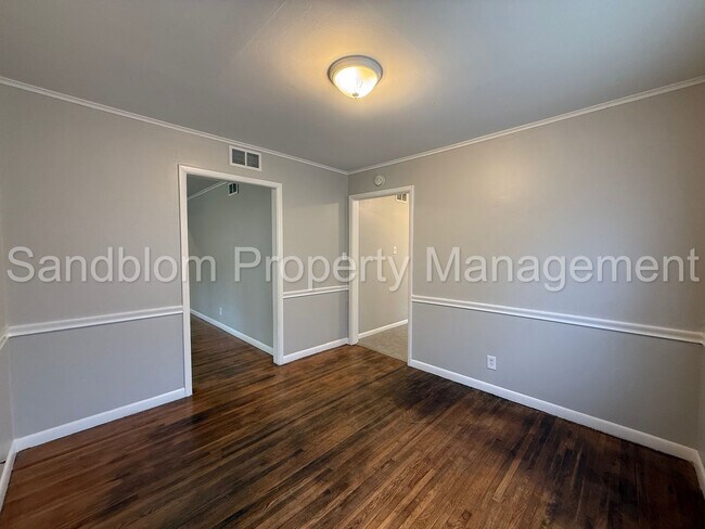 Building Photo - FOR LEASE | Tulsa | $1300 Rent | 3 Bed, 1 ...