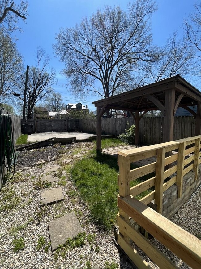 Building Photo - 624 N Upper St