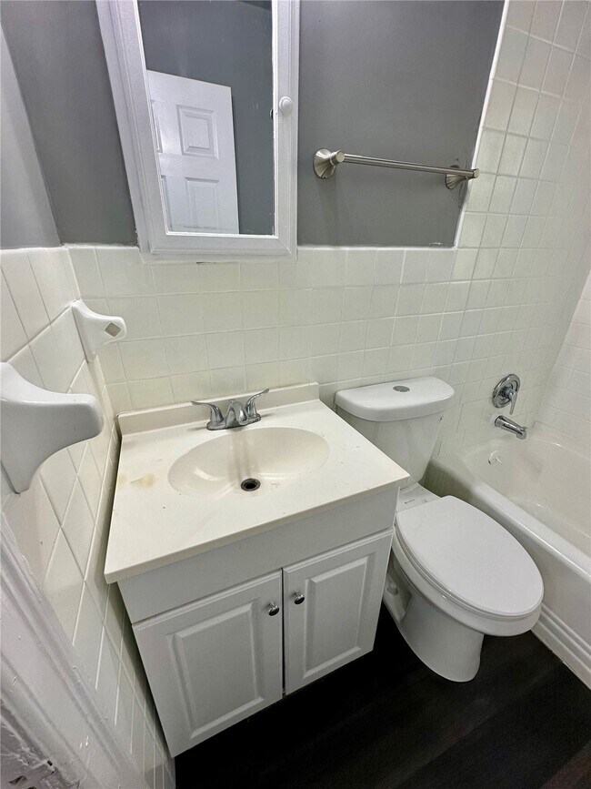 Building Photo - 7121 Lamont Dr