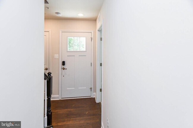 Building Photo - 7102 Druce Way