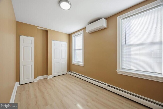 Building Photo - 606 Vernon St