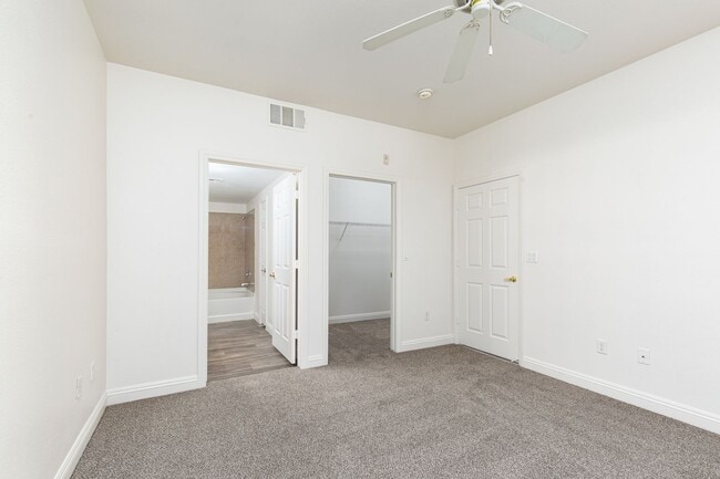 Building Photo - 8000 W Badura Ave