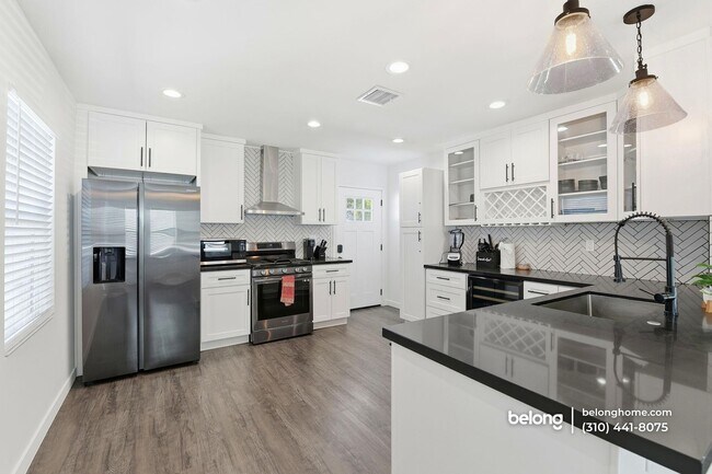 Building Photo - 17055 Gault St