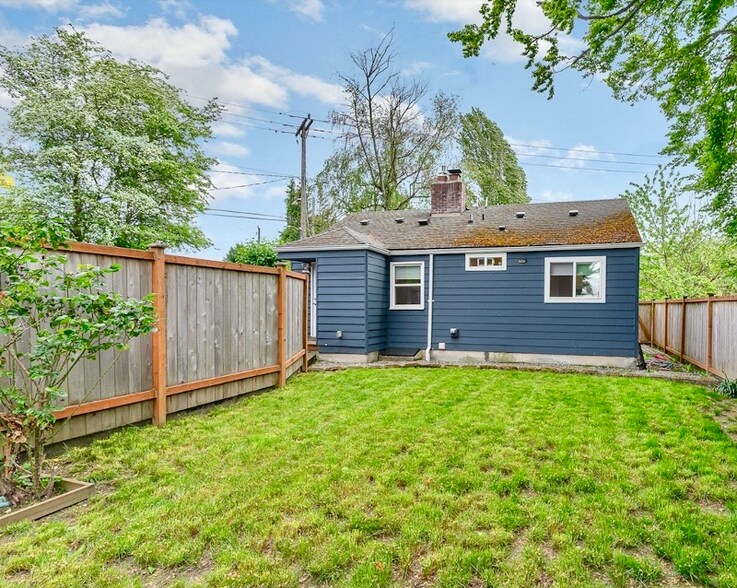 Building Photo - 5258 S Cloverdale Pl