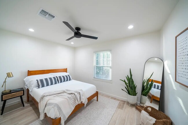 Master Bedroom - 608 W 9th St