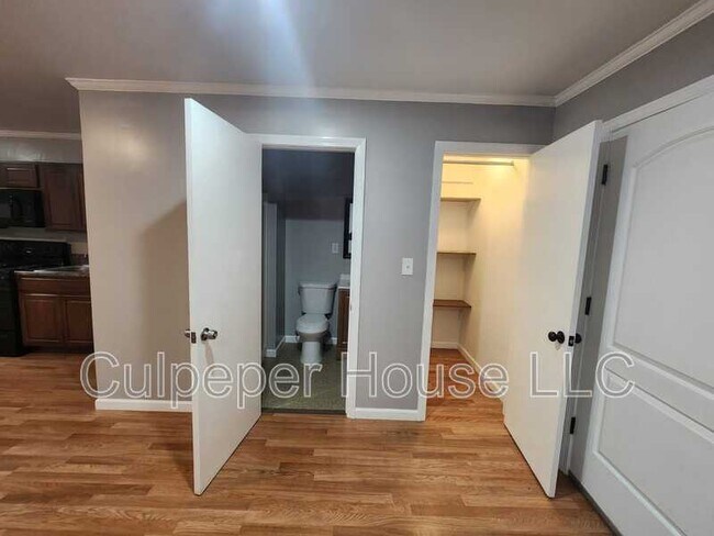 Building Photo - 2854 W Sylvania Ave