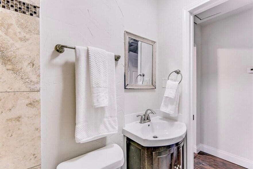 Building Photo - 2832 Avenue I