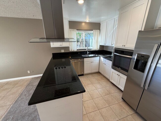 Building Photo - 3 Bedroom | 2 Bathroom | Single family with pool