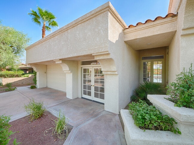 Building Photo - 48600 Shady View Dr