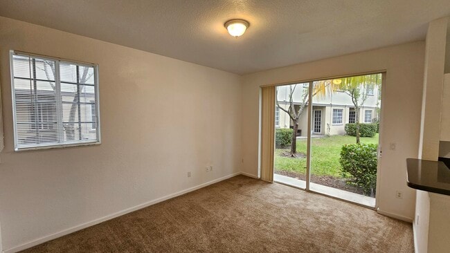 Building Photo - 2022 Island Dr