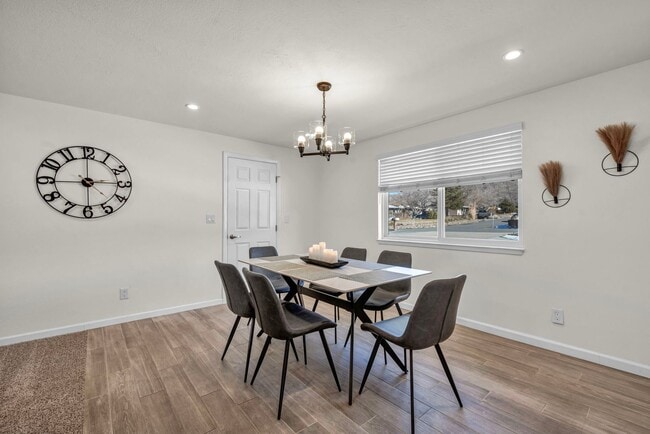 Building Photo - FULLY FURNISHED MOUNTAIN VIEW RETREAT with HOT TUB, RV PARKING & NO HOA