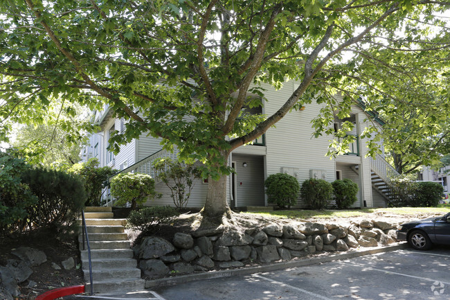 Building Photo - Overlook Pointe