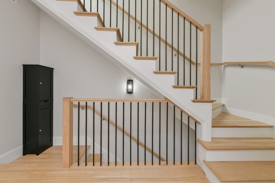 Building Photo - 70 Clarendon St