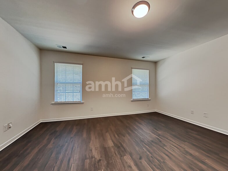 Building Photo - 140 Longford Dr