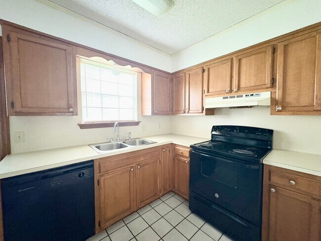 Building Photo - 1147/1149 Willow Creek Dr