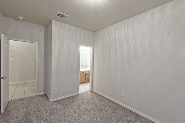 Building Photo - 5925 Silver Buckle Dr