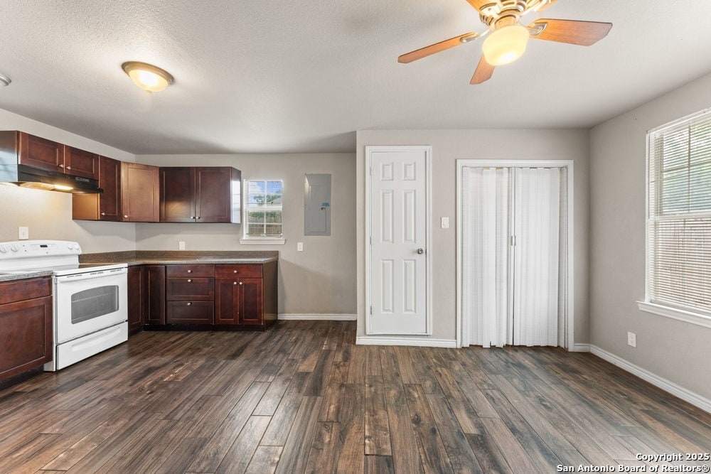 Building Photo - 315 Pool Dr