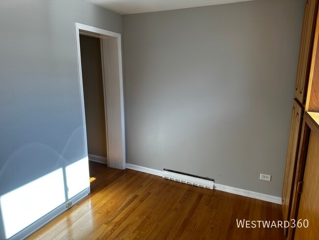 Building Photo - 2821 W Summerdale Ave