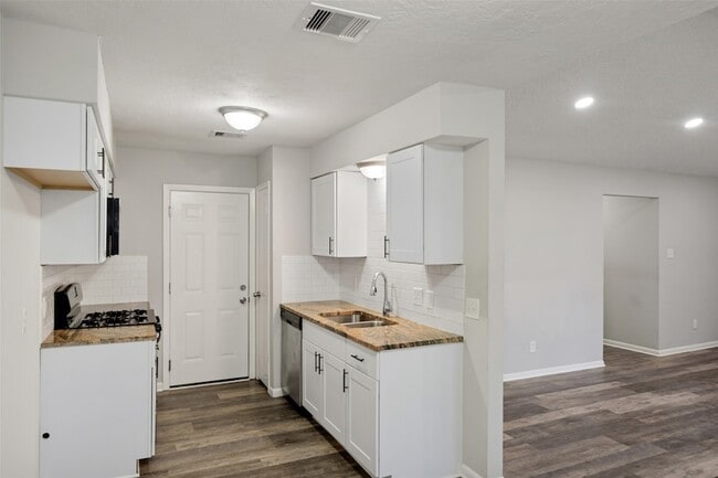 Building Photo - 14406 Cypress Branch Dr