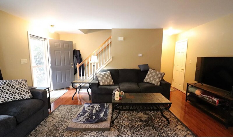 Building Photo - 641 Chickadee Dr